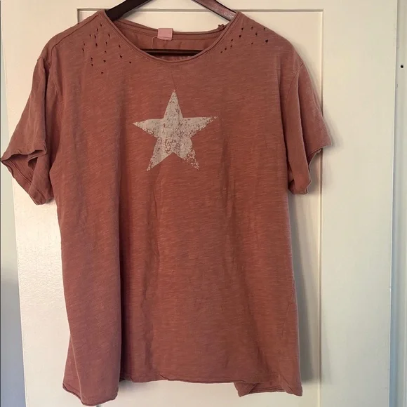 Magnolia Pearl Preston Joseph star tee-Bisou.
Rose. - Picture 3 of 5